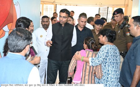 DM देहरादून ने बच्चों, महिलाओं संग मिलकर बांटी दीपावली की खुशी! समाचार UP/UK