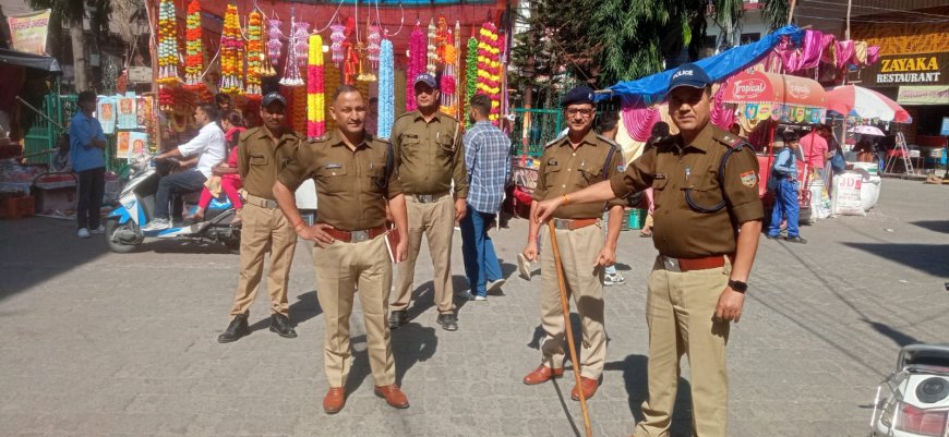 Pauri police द्वारा बाजारों में की गई पैदल गश्त! समाचार UP/UK