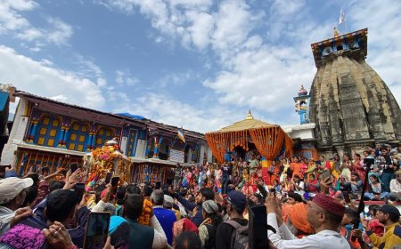 बाबा केदारनाथ की पंचमुखी डोली शीतकालीन प्रवास हेतु ओकारेश्वर मंदिर पहुंची!समाचार UP/UK