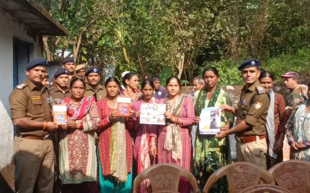 पौड़ी पुलिस की गांव-गांव में चल रही जागरूकता पाठशाला! समाचार UP/UK