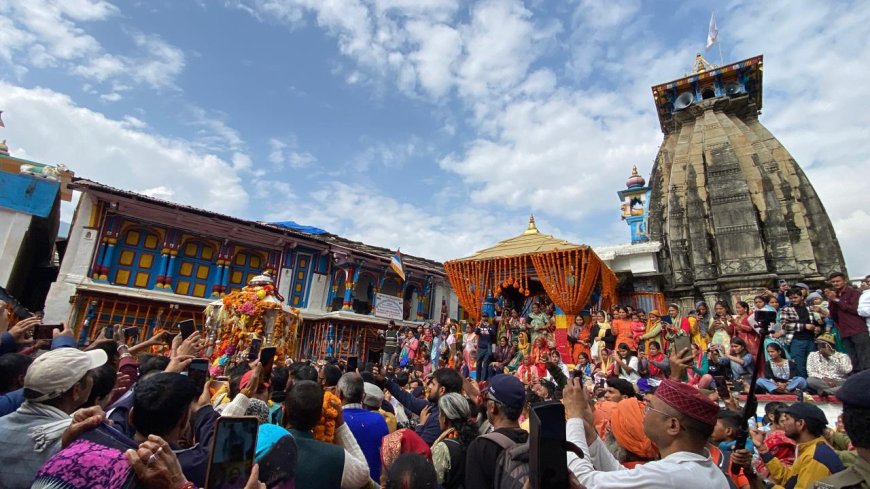 बाबा केदारनाथ की पंचमुखी डोली शीतकालीन प्रवास हेतु ओकारेश्वर मंदिर पहुंची!समाचार UP/UK