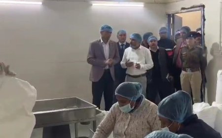 DM देहरादून ने अक्षय पात्र रसोई का निरीक्षण किया l समाचार UP/UK