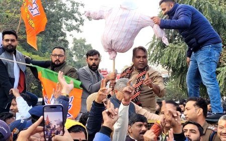 देहरादून में BJP ने राहुल गांधी का पुतला फूंका l समाचार UP/UK