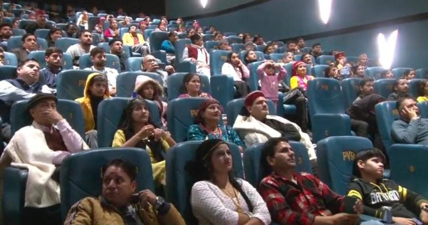 जौनसारी फीचर फिल्म मेरे गांव की बाट का पहला शो रहा हाउसफुल l समाचार UP/UK