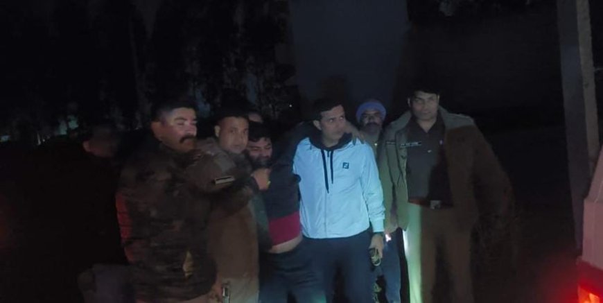 देर रात पुलिस और बदमाशों के साथ मुठभेड़, बदमाश के पैर में लगी गोली l समाचार UP/UK