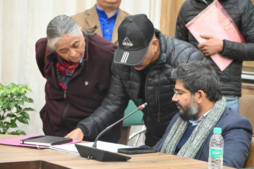 देहरादून मुख्य विकास अधिकारी ने जनता दर्शन जनसुनवाई कार्यक्रम किया l समाचार UP/UK