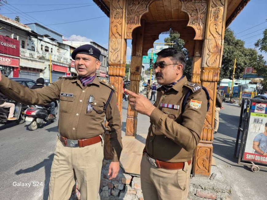 देहरादून SSP क्रिसमस पर सुरक्षा व्यवस्था का जायजा लेने मैदान में उतरे l समाचार UP/UK