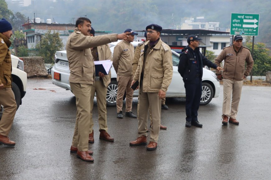 SSP देहरादून नए साल की व्यवस्था का जायजा लेने ग्राउंड जीरो पर उतरे l समाचार UP/UK