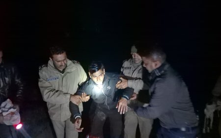 गौतस्कर से पुलिस की मुठभेड़, बदमाश के पैर में लगी गोली l समाचार UP/UK