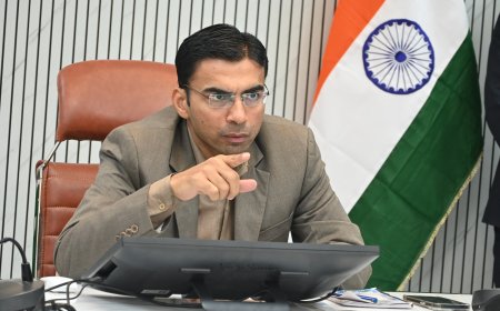 डीएम का सख्त रुख : निर्माण शर्तों का उल्लंघन करने पर दर्ज होंगे मुकदमे l समाचार UP/UK