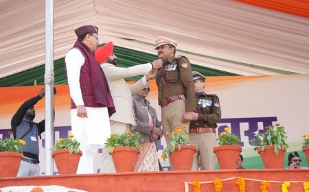Happy Republic Day : उत्कृष्ट कार्य करने पर देहरादून SSP और 6 पुलिस जवानों को मिला सम्मान l समाचार UP/UK