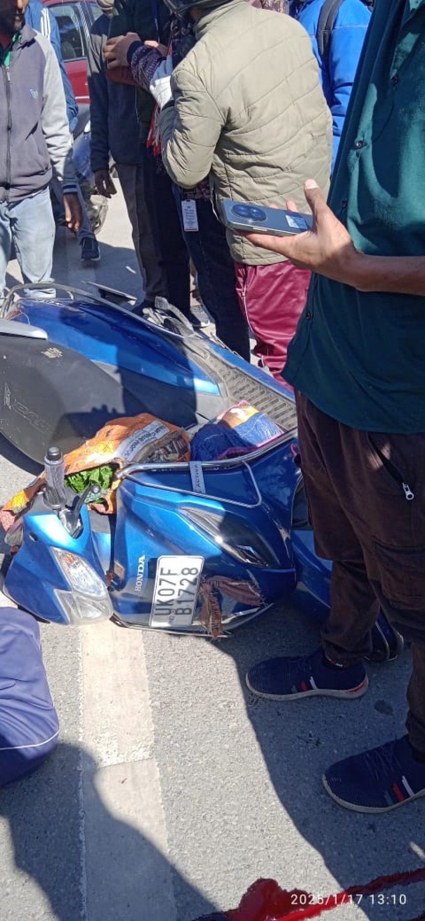 देहरादून मे ट्रक ने स्कूटी को मारी टक्कर,एक की मौत l समाचार UP/UK