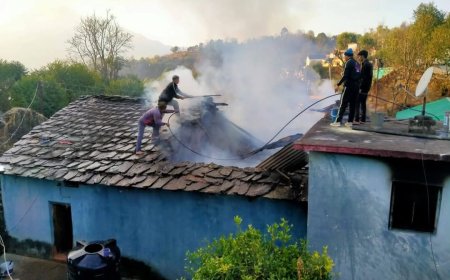रुद्रप्रयाग : गांव के कई घरों में लगी आग, फायर सर्विस मौके पर  ll समाचार UP/UK