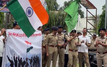 Indian Army के सम्मान में हरिद्वार पुलिस ने निकाली तिरंगा रैली ll समाचार UP/UK