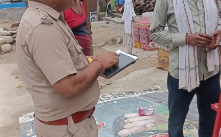 कावड़ मेला : गंगा घाटों से अतिक्रमण हटाने के लिए पुलिस ने चलाया अभियान ll समाचार UP/UK